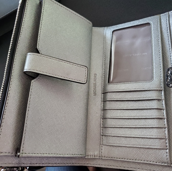 Michael Kors Wallet - Picture 3 of 3